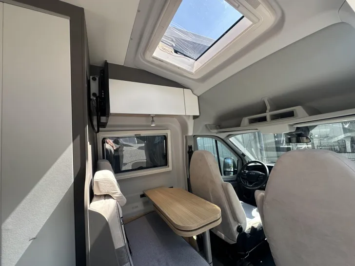 Fahrzeugbild LMC Innovan Ford 590 Super Adventure-Mobil #8