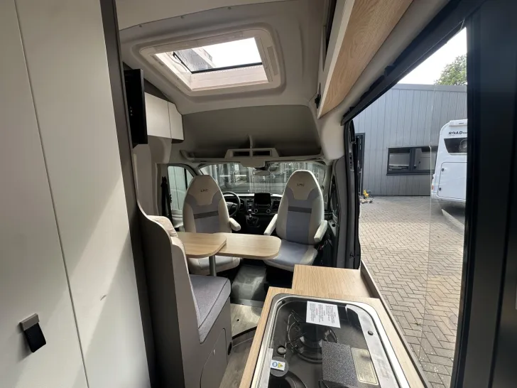 Fahrzeugbild LMC Innovan Ford 590 Super Adventure-Mobil #17