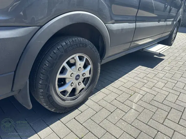Fahrzeugbild LMC Innovan Ford 590 Super Adventure-Mobil #21