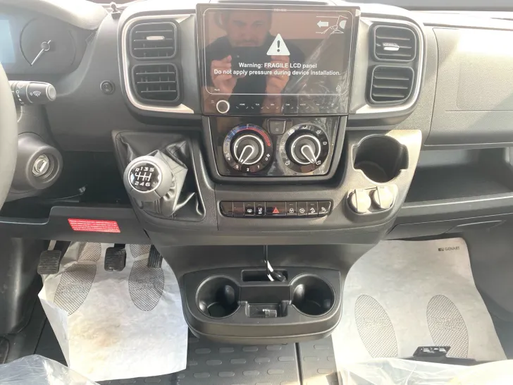 Fahrzeugbild Carado pro A 328 6,99m Längsbett-Alkoven #8