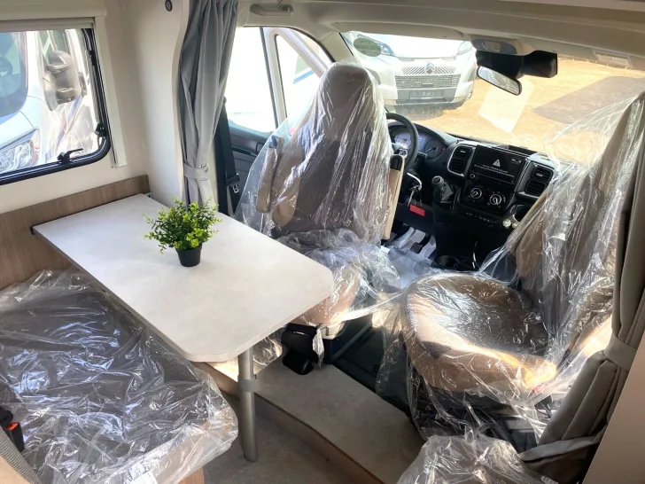 Fahrzeugbild Carado pro A 328 6,99m Längsbett-Alkoven #11