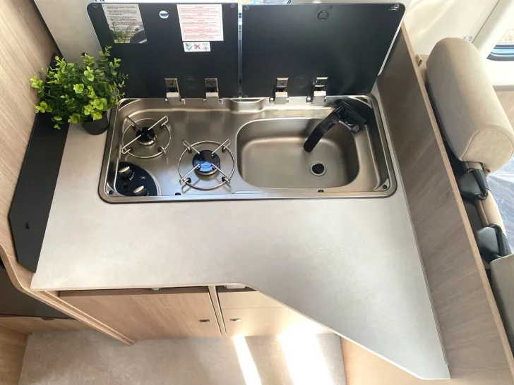 Fahrzeugbild Carado pro A 328 6,99m Längsbett-Alkoven #13