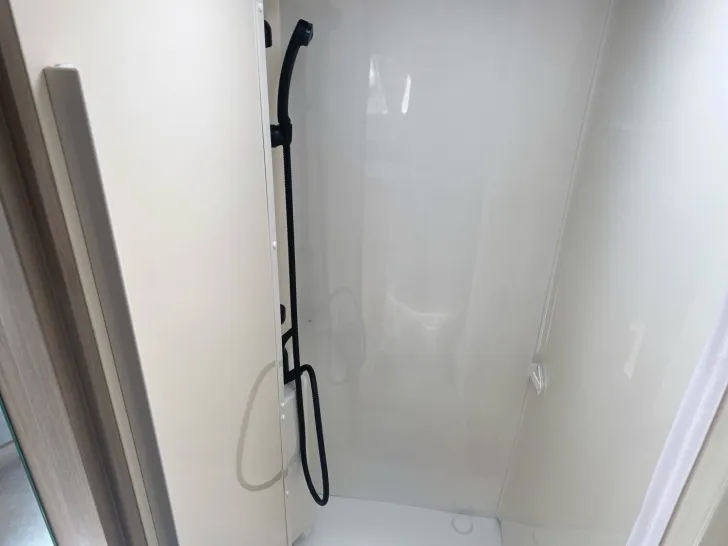 Fahrzeugbild Carado pro A 328 6,99m Längsbett-Alkoven #15