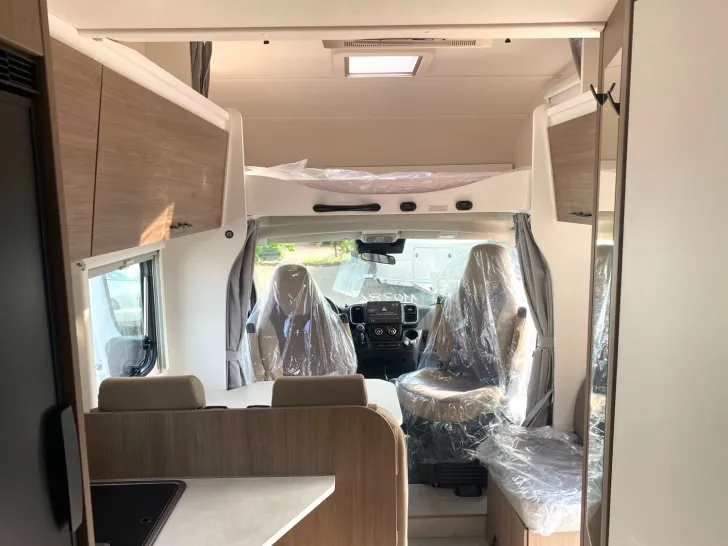 Fahrzeugbild Carado pro A 328 6,99m Längsbett-Alkoven #18