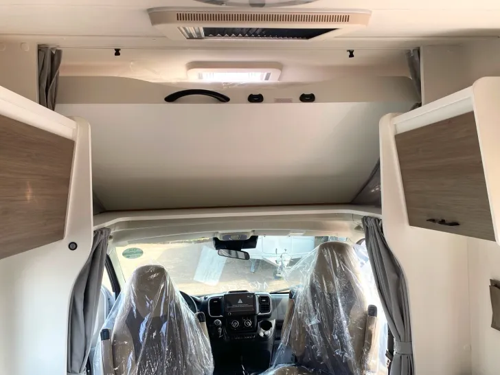 Fahrzeugbild Carado pro A 328 6,99m Längsbett-Alkoven #19