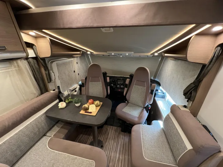 Fahrzeugbild Malibu I 460 LE (546) #11