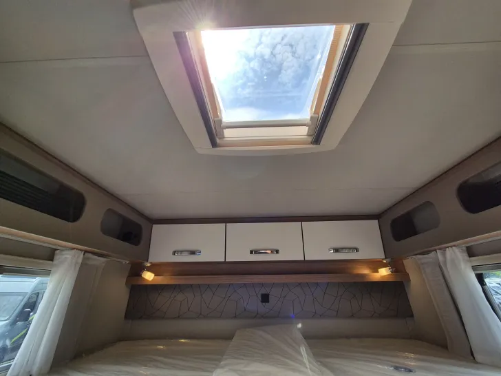 Fahrzeugbild Weinsberg CaraCompact Suite 640 MEG MB EDITION [PEPPER] #32