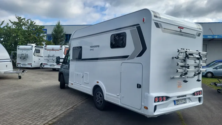 Schräg Hinten Weinsberg CaraSuite 650 MEG EDITION [SPICY] TV/LTE Antenne