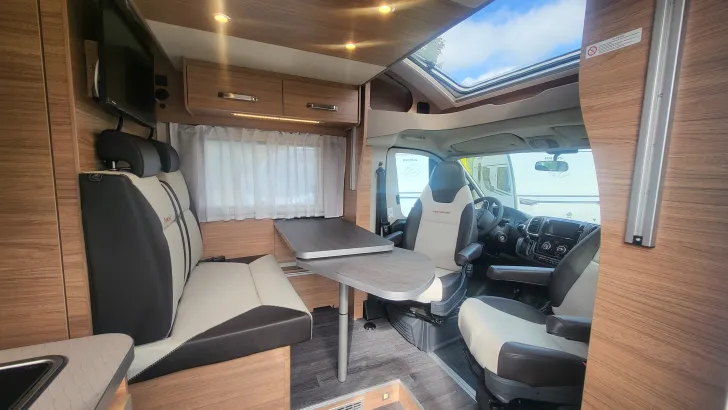 Sitzgruppe Weinsberg CaraSuite 650 MEG EDITION [SPICY] TV/LTE Antenne