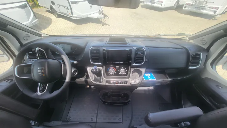 Fahrerhaus Weinsberg CaraSuite 650 MEG EDITION [SPICY] TV/LTE Antenne