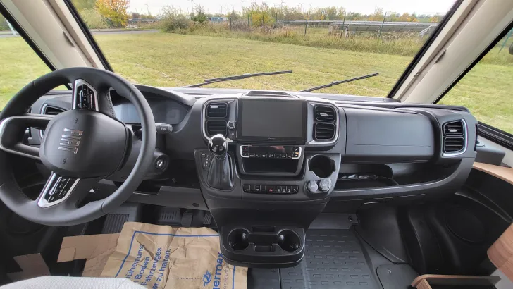 Fahrerhaus Weinsberg CaraCore 650 MEG 180 PS/Automatik/6 x Paket