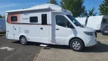 Schräg Vorne Weinsberg CaraCompact 640 MEG Suite EDITION [PEPPER] Hot Pepper & Licht Paket