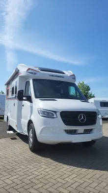 Frontal Vorne Weinsberg CaraCompact 640 MEG Suite EDITION [PEPPER] Hot Pepper & Licht Paket