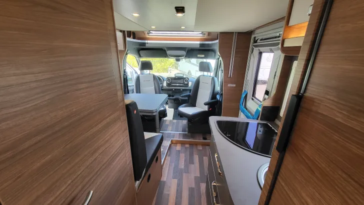 Sicht vorne-hinten Weinsberg CaraCompact 640 MEG Suite EDITION [PEPPER] Hot Pepper & Licht Paket