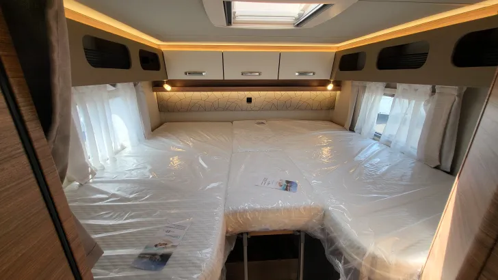 Betten Weinsberg CaraCompact 640 MEG Suite EDITION [PEPPER] Hot Pepper & Licht Paket