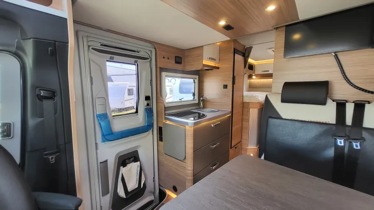 Küchen Weinsberg CaraCompact 640 MEG Suite EDITION [PEPPER] Hot Pepper & Licht Paket