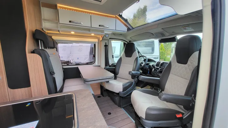 Sitzgruppe Weinsberg CaraBus EDITION FIRE 600 ME Automatik, Paket auto. Fahren