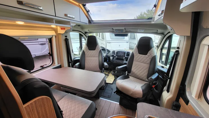 Weitere Sitzgruppe Weinsberg CaraBus EDITION FIRE 600 ME Automatik, Paket auto. Fahren