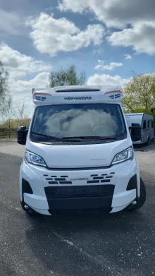 Frontal Vorne Weinsberg CaraCompact 600 MEG EDITION [PEPPER] Automatik/140 PS