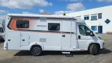 Seitlich Weinsberg CaraCompact 600 MEG EDITION [PEPPER] Automatik/140 PS