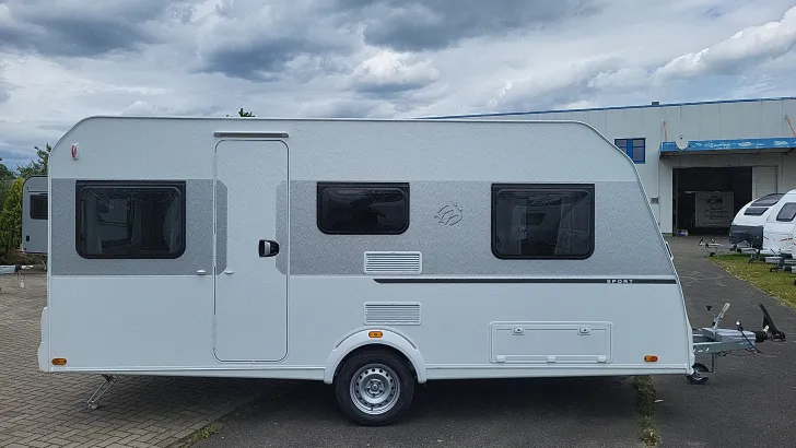 Seitlich Knaus Sport 460 EU Mover/Markise