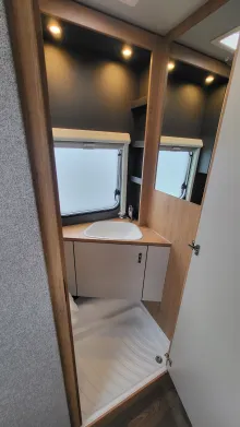 Fahrerhaus Knaus Sport 460 EU Mover/Markise