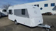 Schräg Vorne Knaus Sport 450 FU Mover/Markise
