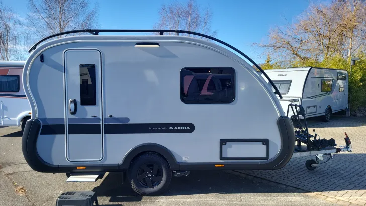 Schräg Vorne Adria Action 391 LH Sports Mover/Fahrradträger