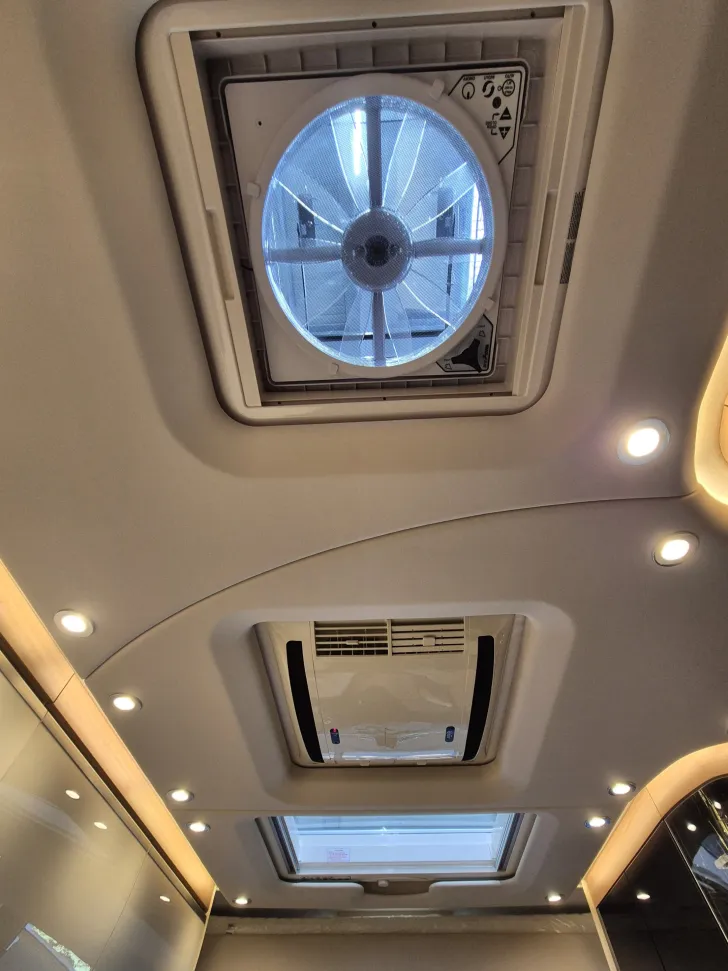 Fahrzeugbild Concorde Liner 1090 GIO Silver | BAR  | 920 Ah Lith. #44