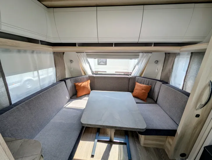 Fahrzeugbild Hobby De Luxe 460 LU #5