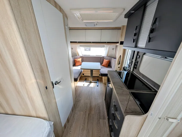 Fahrzeugbild Hobby De Luxe 460 LU #6