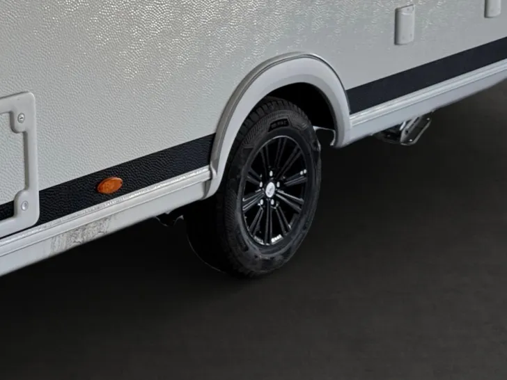 Fahrzeugbild LMC Style 400 F #7