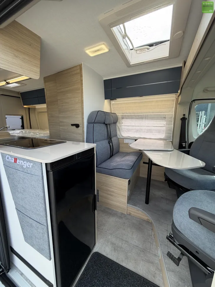 Fahrzeugbild Challenger Van Road Edition V114 200WSolar Arctic Safety 27 #9