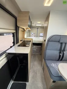 Fahrzeugbild Challenger Van Road Edition V114 200WSolar Arctic Safety 27 #13
