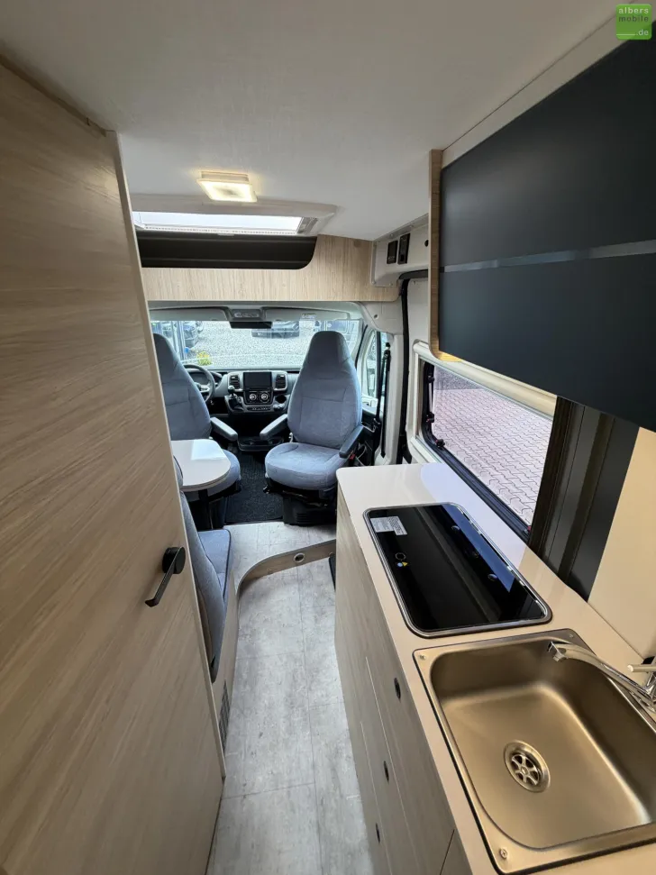 Fahrzeugbild Challenger Van Road Edition V114 200WSolar Arctic Safety 27 #25