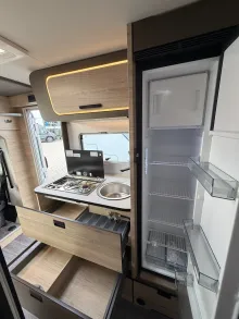 Fahrzeugbild Weinsberg CaraCompact EDITION PEPPER 600 MEG Rahmenfenster, elektr. Stufe #8