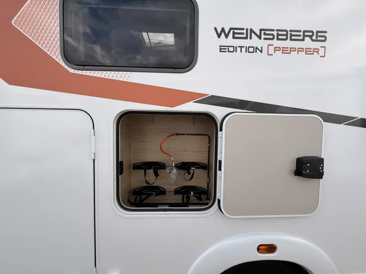 Fahrzeugbild Weinsberg CaraCompact EDITION PEPPER 600 MEG Rahmenfenster, elektr. Stufe #16