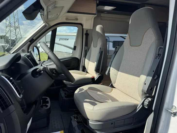 Fahrzeugbild Malibu Van first class - two rooms GT skyview 640 LE RB #9