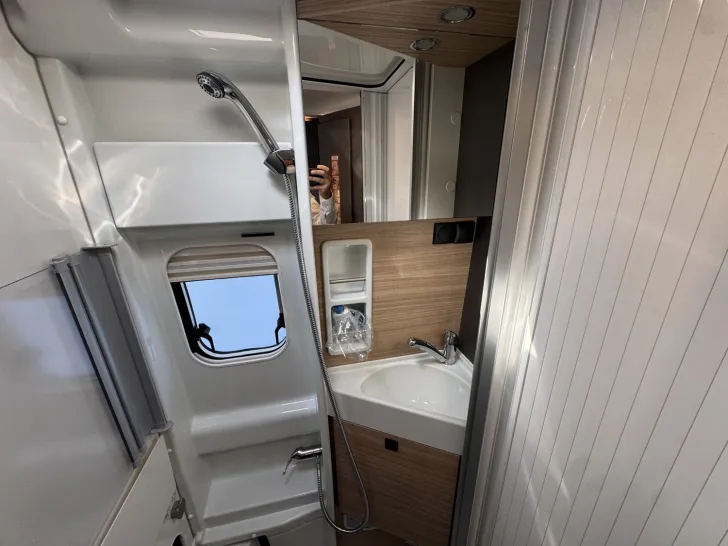 Fahrzeugbild Malibu Van first class - two rooms GT skyview 640 LE RB #24