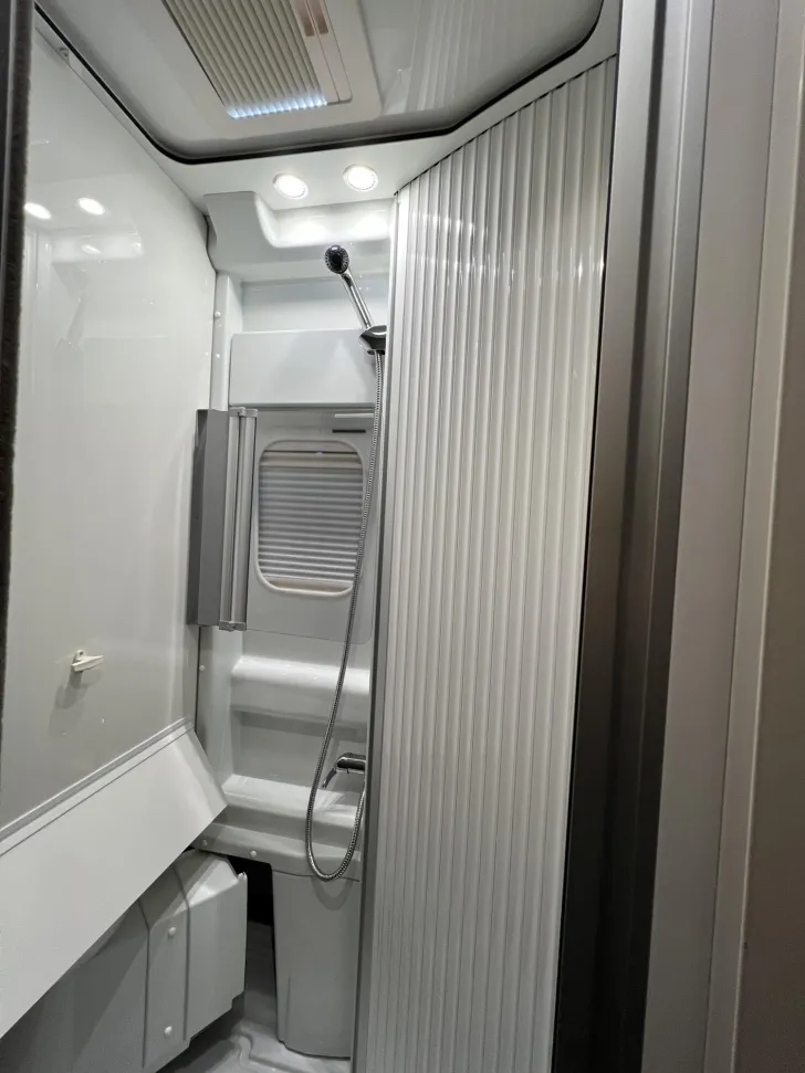 Fahrzeugbild Malibu Van first class - two rooms GT skyview 640 LE RB Fiat (752) #36