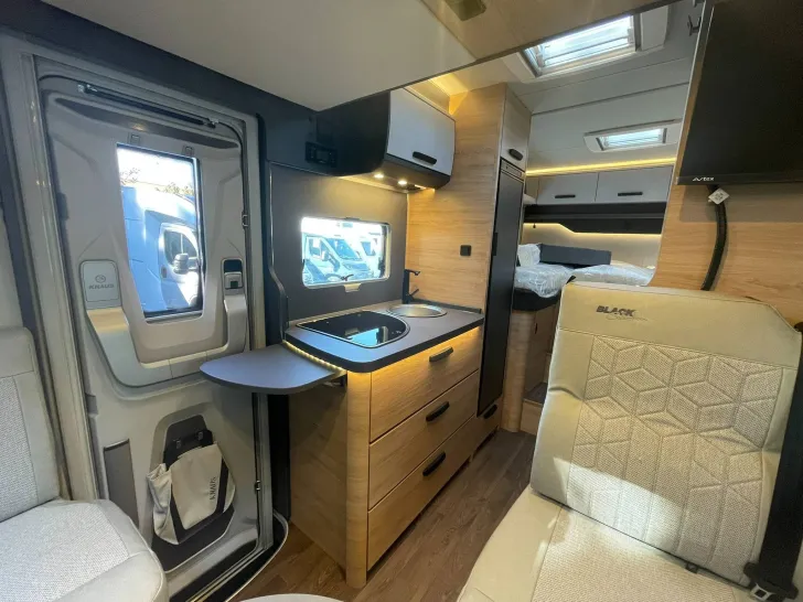 Fahrzeugbild Knaus L!VE WAVE 650 MEG BLACK SEL MJ2026 #19