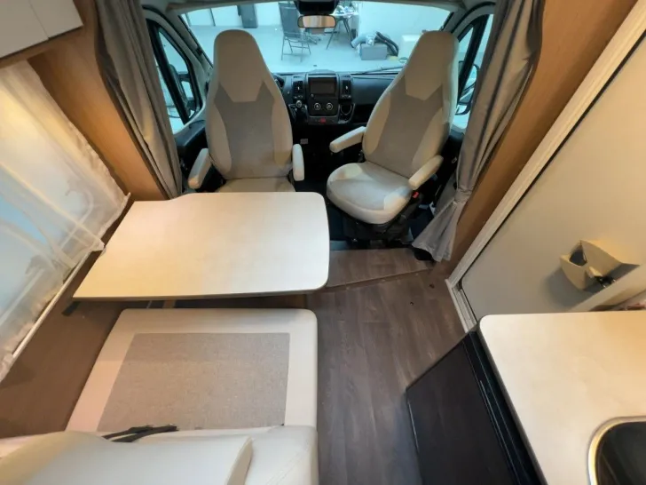 Fahrzeugbild Carado V 337 Europa Edition/1.Hand/Einzelbetten/Garage #7