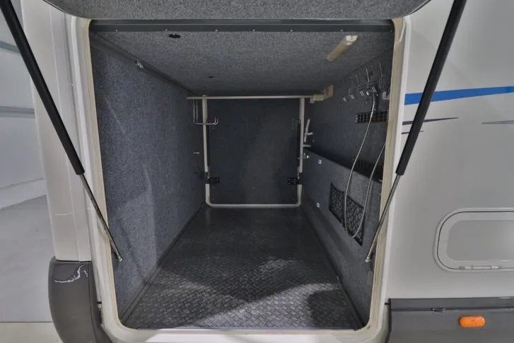 Fahrzeugbild Carthago M LINER 57 Aut./Festbett/Hubbett/2x Klima/Garage #6