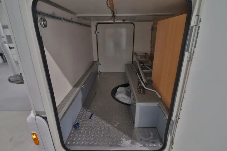 Fahrzeugbild Rotec A 685 G/Festbett/Garage/Markise/DPF-Grün #6