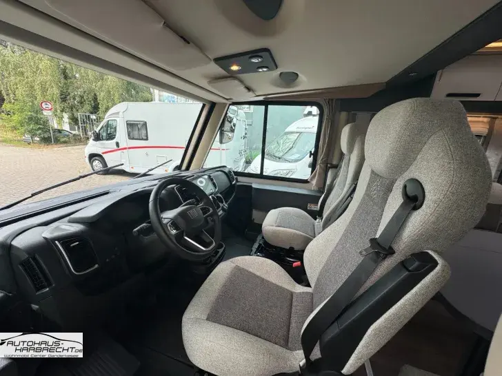 Fahrzeugbild Knaus Live 900 LEG-Aut.-Dachklima-TV-*Opt.Hubstützen #9