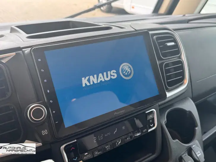 Fahrzeugbild Knaus Live 900 LEG-Aut.-Dachklima-TV-*Opt.Hubstützen #13