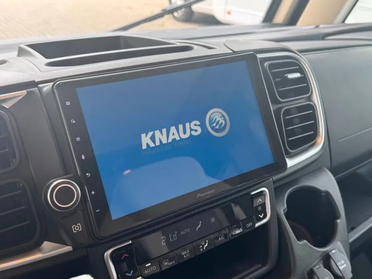 Fahrzeugbild Knaus Live 900 LEG-Aut.-Dachklima-TV-*Opt.Hubstützen #13