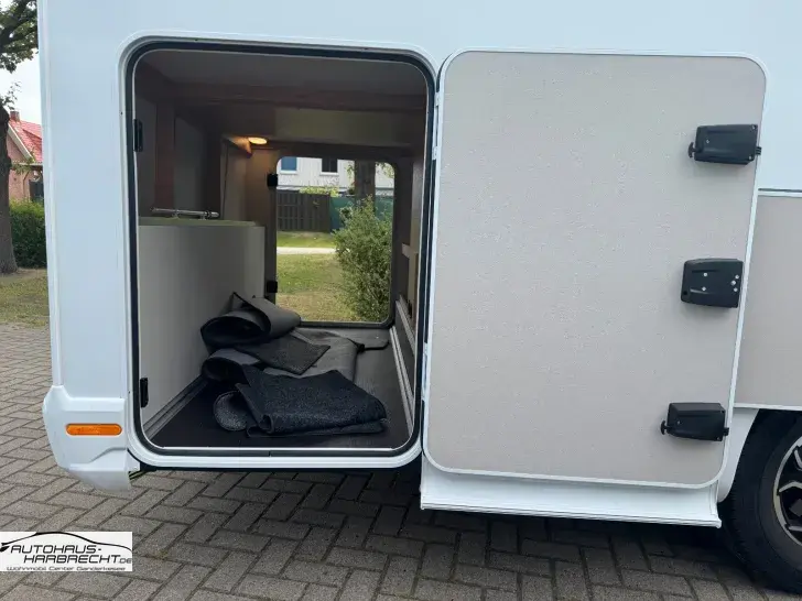 Fahrzeugbild Knaus Live 900 LEG-Aut.-Dachklima-TV-*Opt.Hubstützen #20