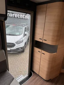 Fahrzeugbild Knaus Live 900 LEG-Aut.-Dachklima-TV-*Opt.Hubstützen #34