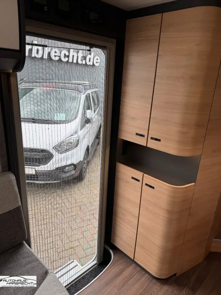 Fahrzeugbild Knaus Live 900 LEG-Aut.-Dachklima-TV-*Opt.Hubstützen #34